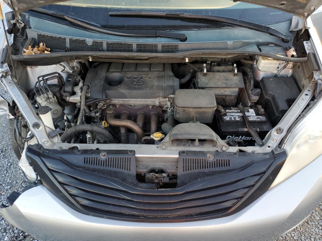 2012 Toyota Sienna - Image 13