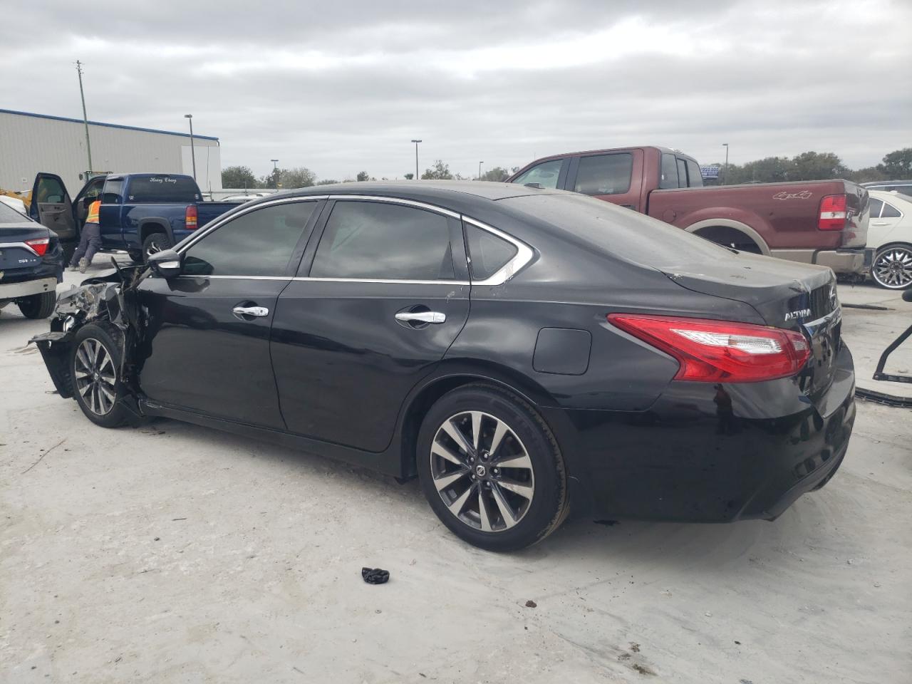 2016 Nissan Altima - Image 2