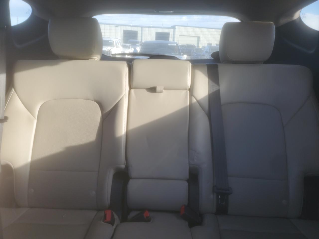 2017 Hyundai Santa Fe - Image 10