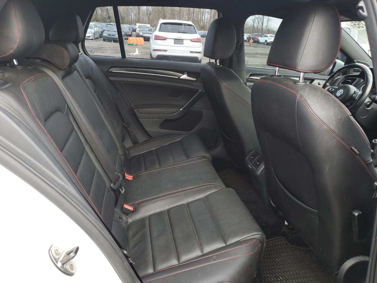2017 Volkswagen GTI - Image 10
