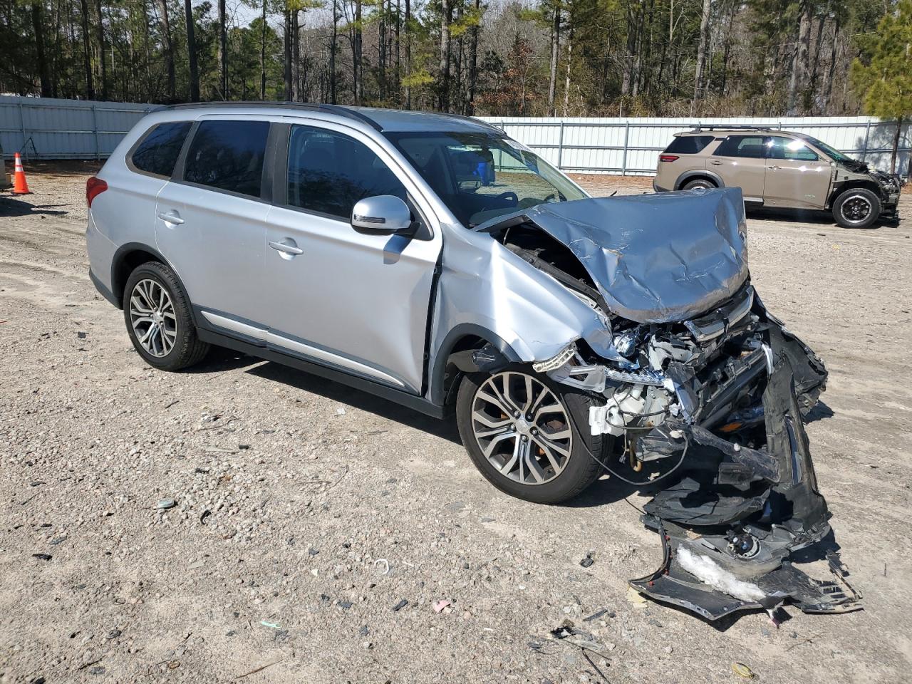 2016 Mitsubishi Outlander - Image 4