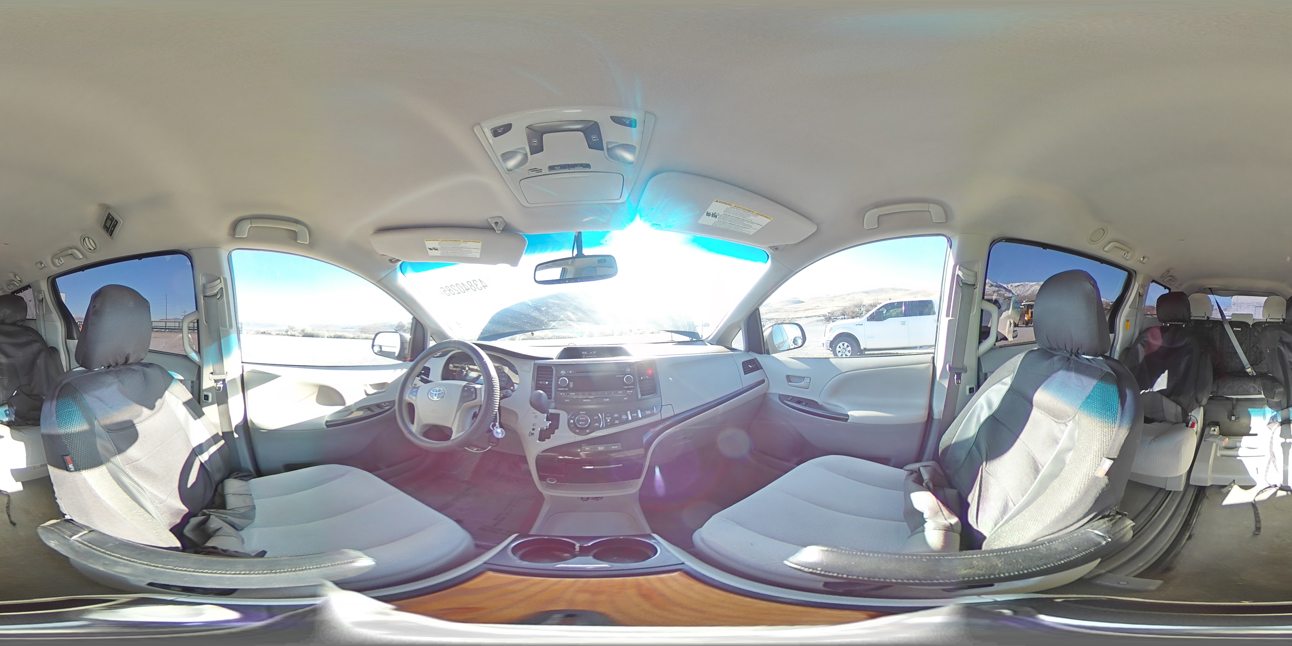 2014 Toyota Sienna - Image 13