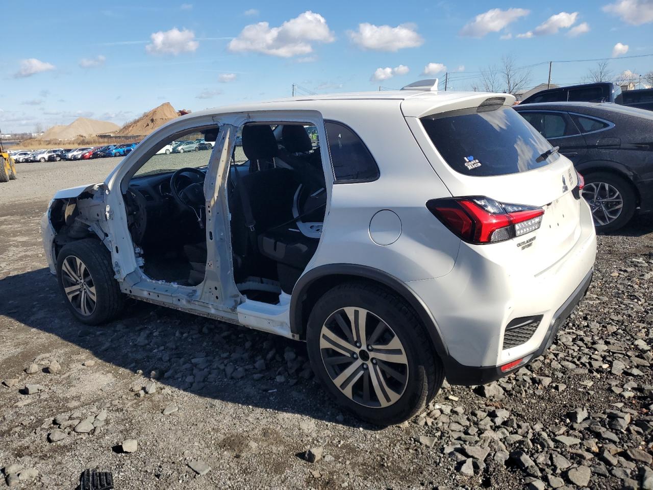 2020 Mitsubishi Outlander - Image 2