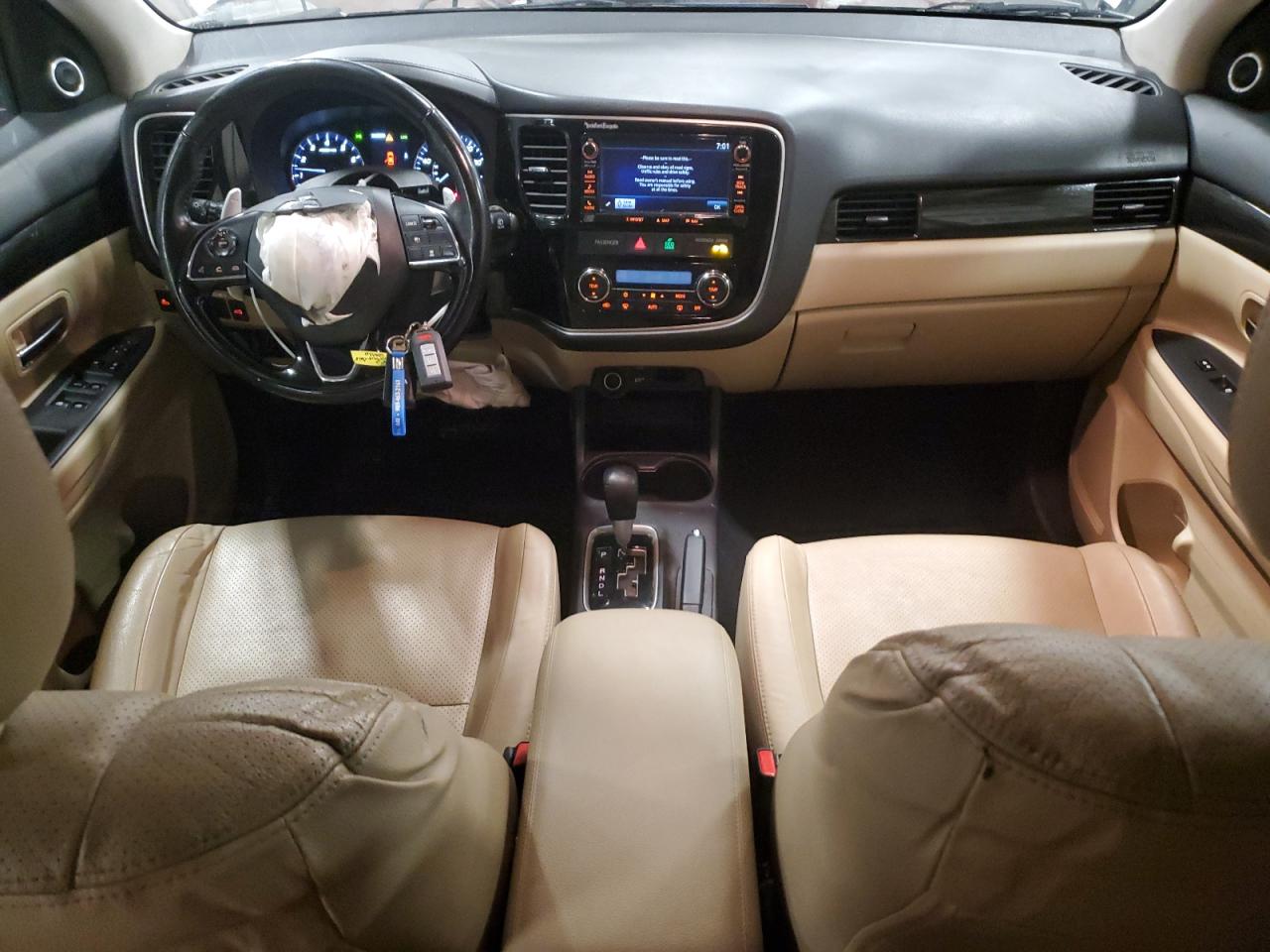 2016 Mitsubishi Outlander - Image 8