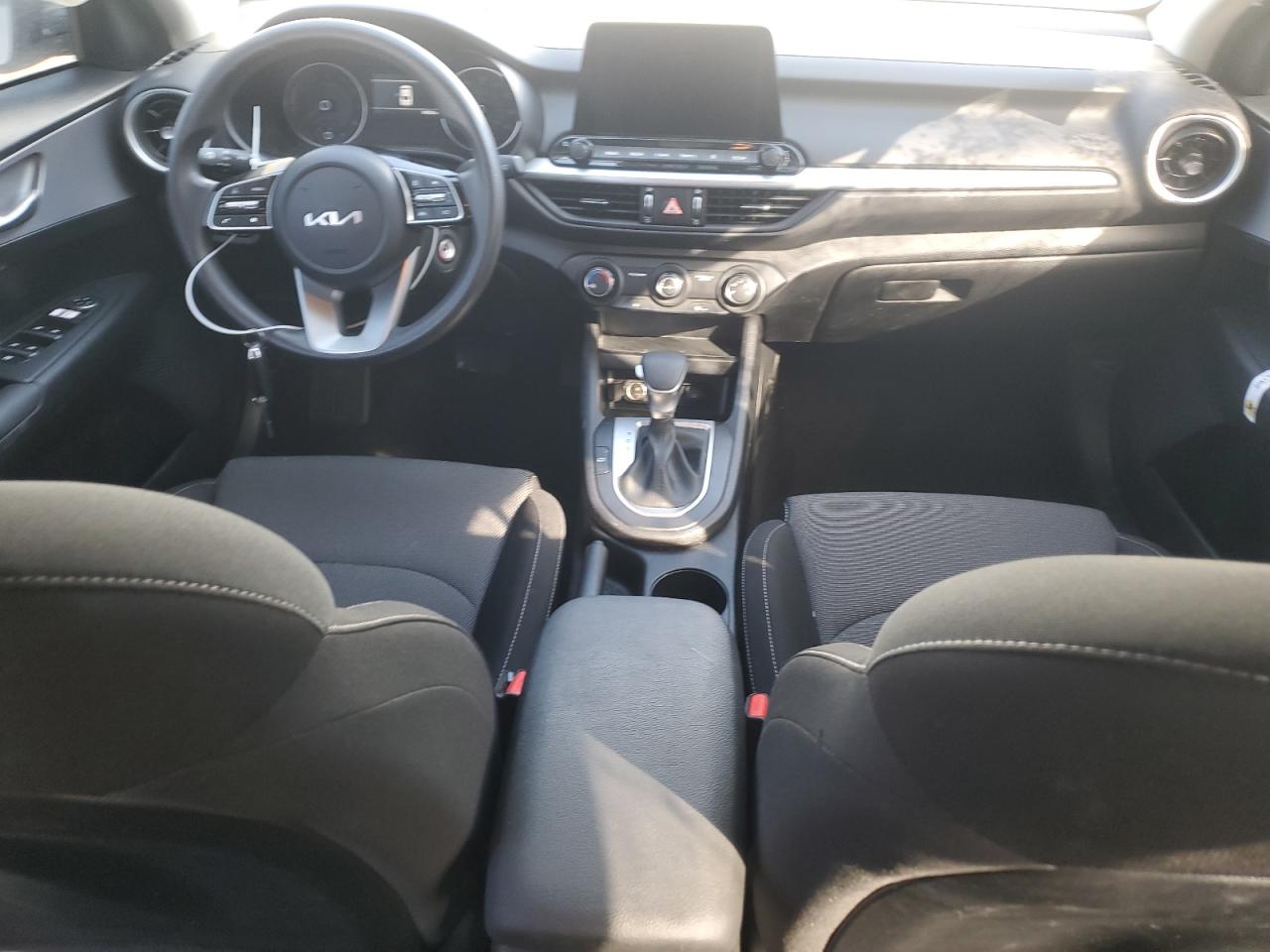 2024 Kia Forte - Image 8
