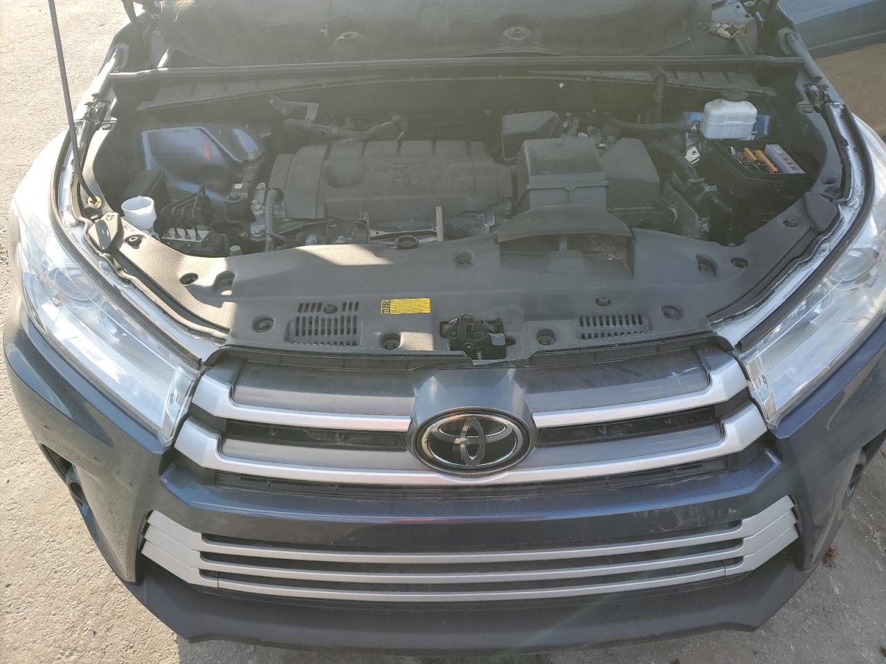 2019 Toyota Highlander - Image 12