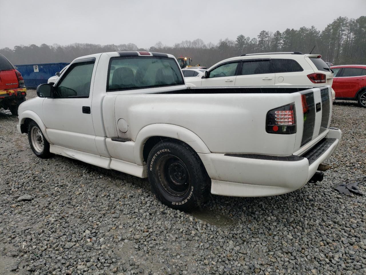2001 Chevrolet S-10 Pickup - Image 2