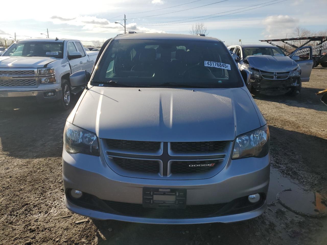 2019 Dodge Caravan - Image 5