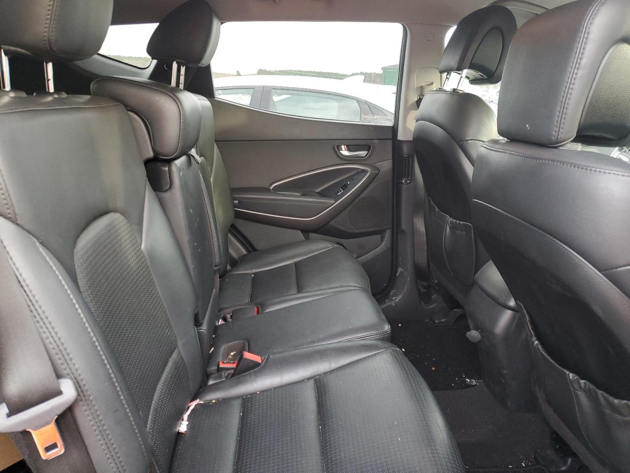 2013 Hyundai Santa Fe - Image 11