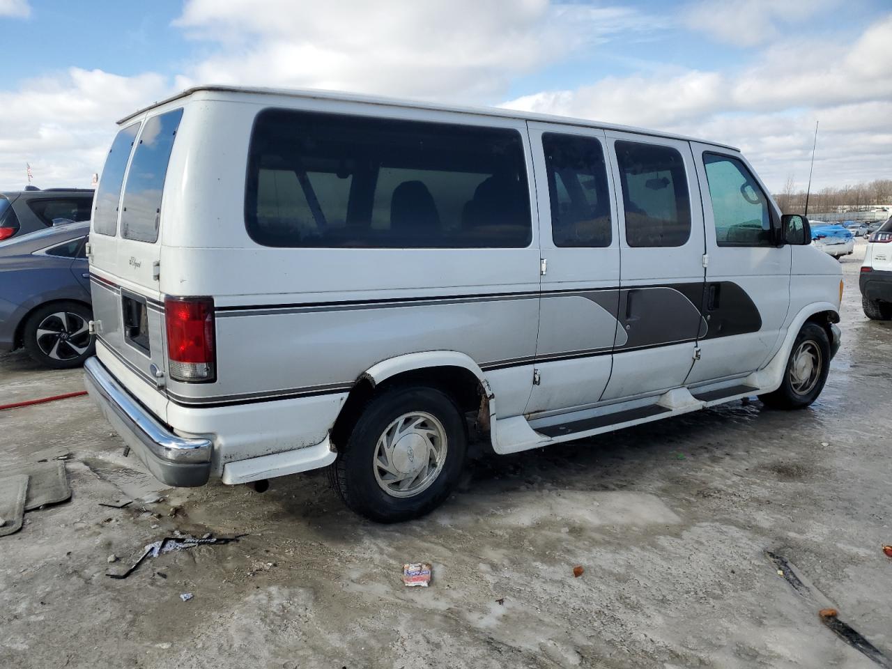 2002 Ford Econoline - Image 3