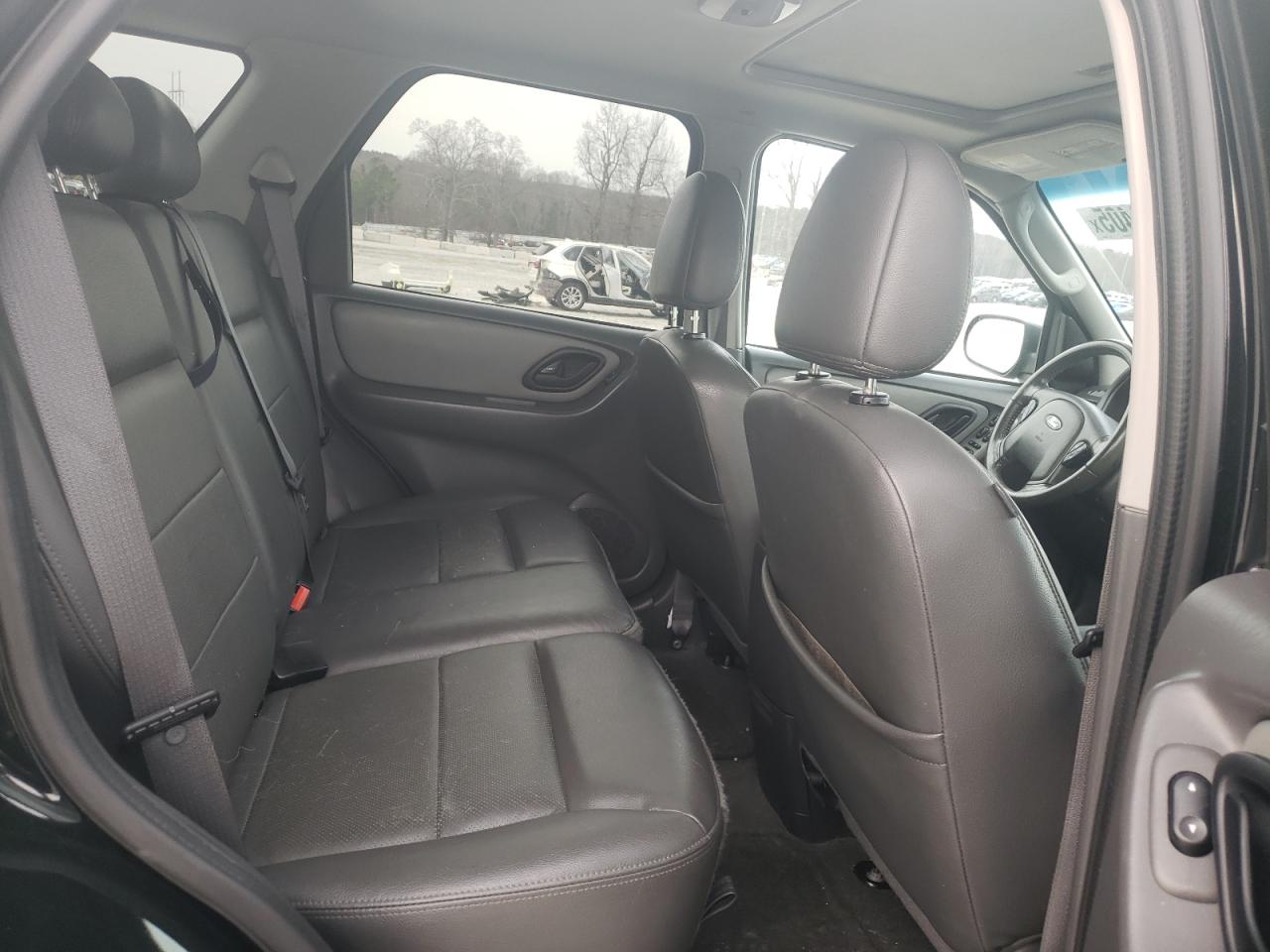 2007 Ford Escape - Image 10
