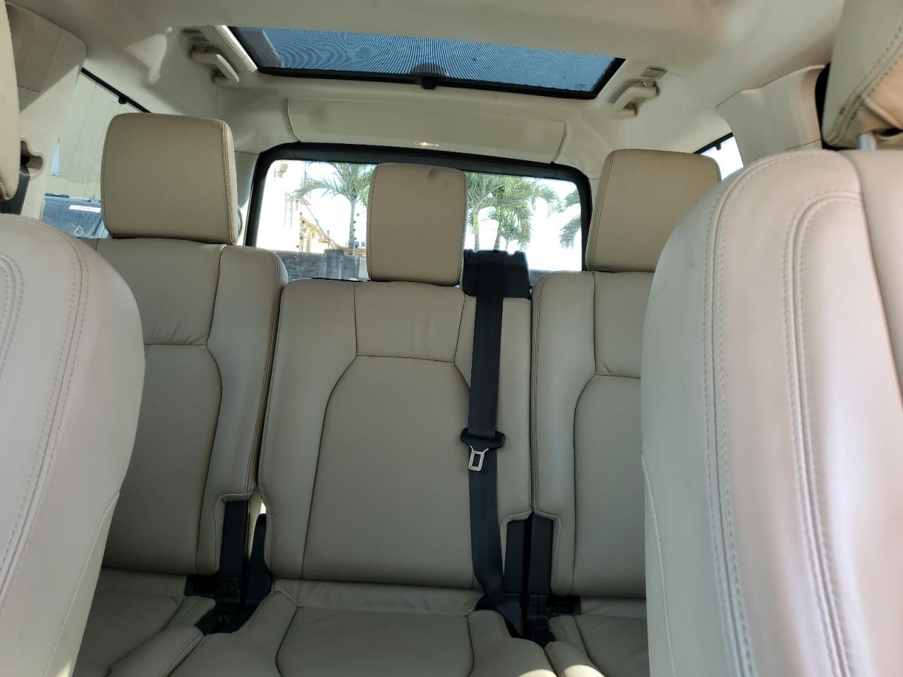 2010 Land Rover LR4 - Image 10