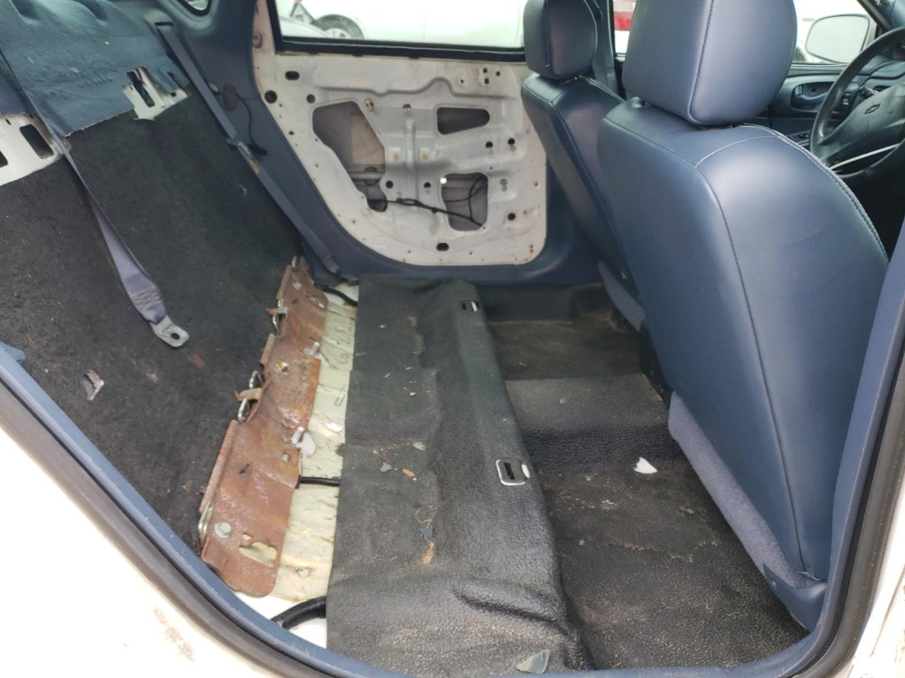 2005 Chevrolet Impala - Image 10