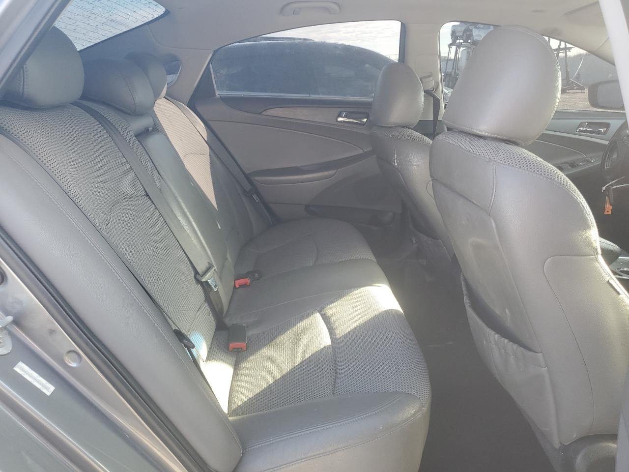 2011 Hyundai Sonata - Image 10