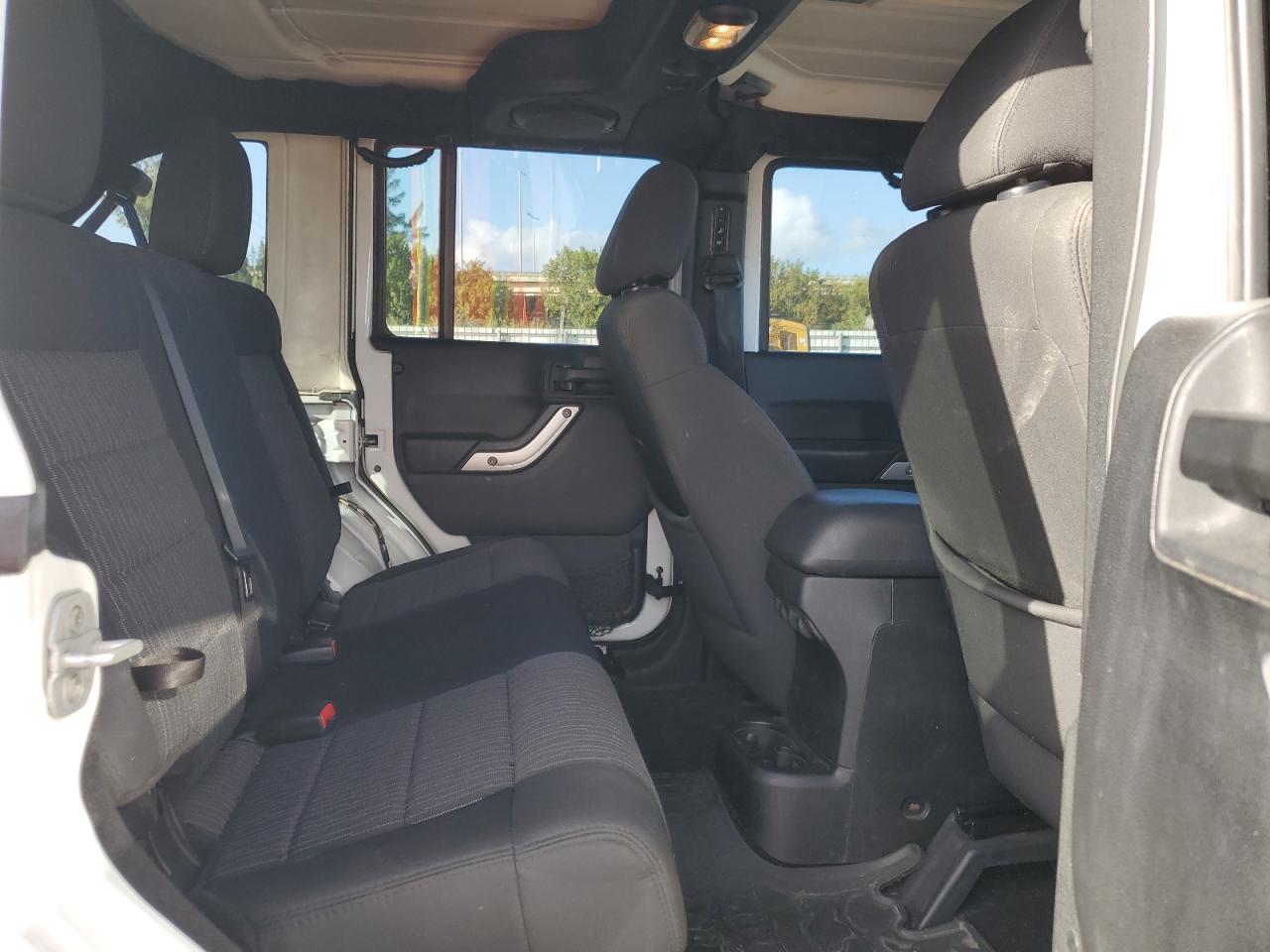 2012 Jeep Wrangler - Image 10
