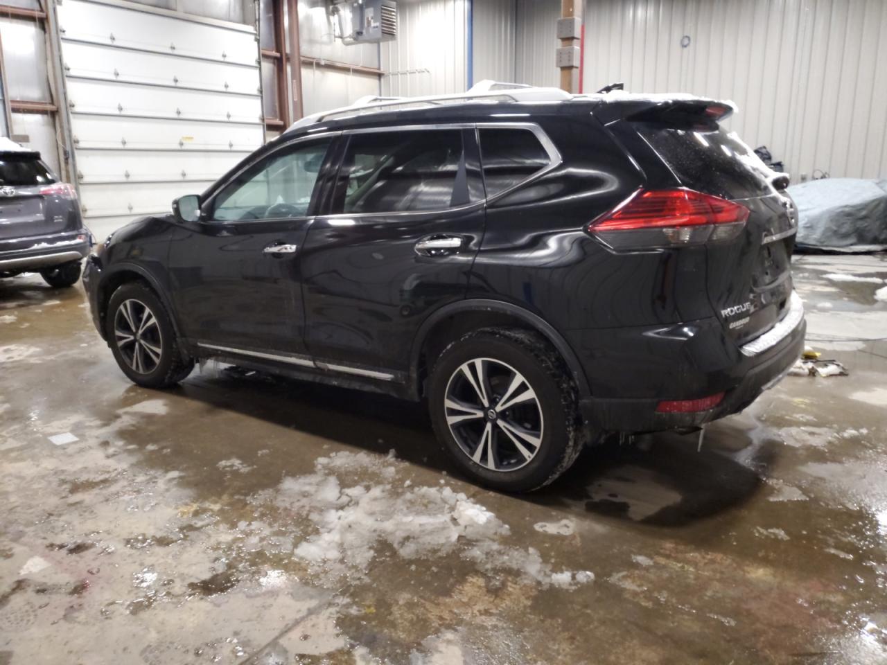 2017 Nissan Rogue - Image 2
