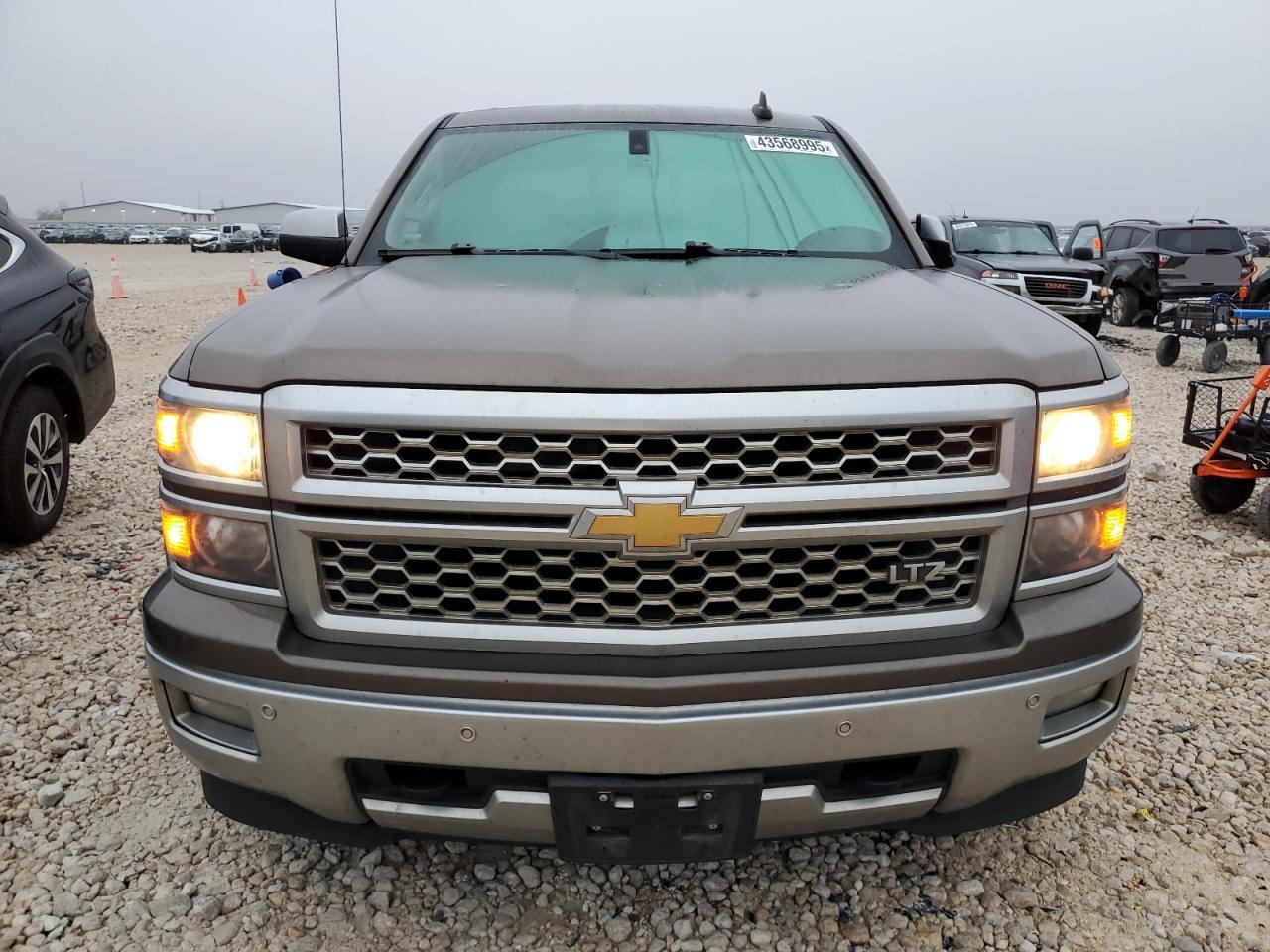2015 Chevrolet Silverado - Image 5