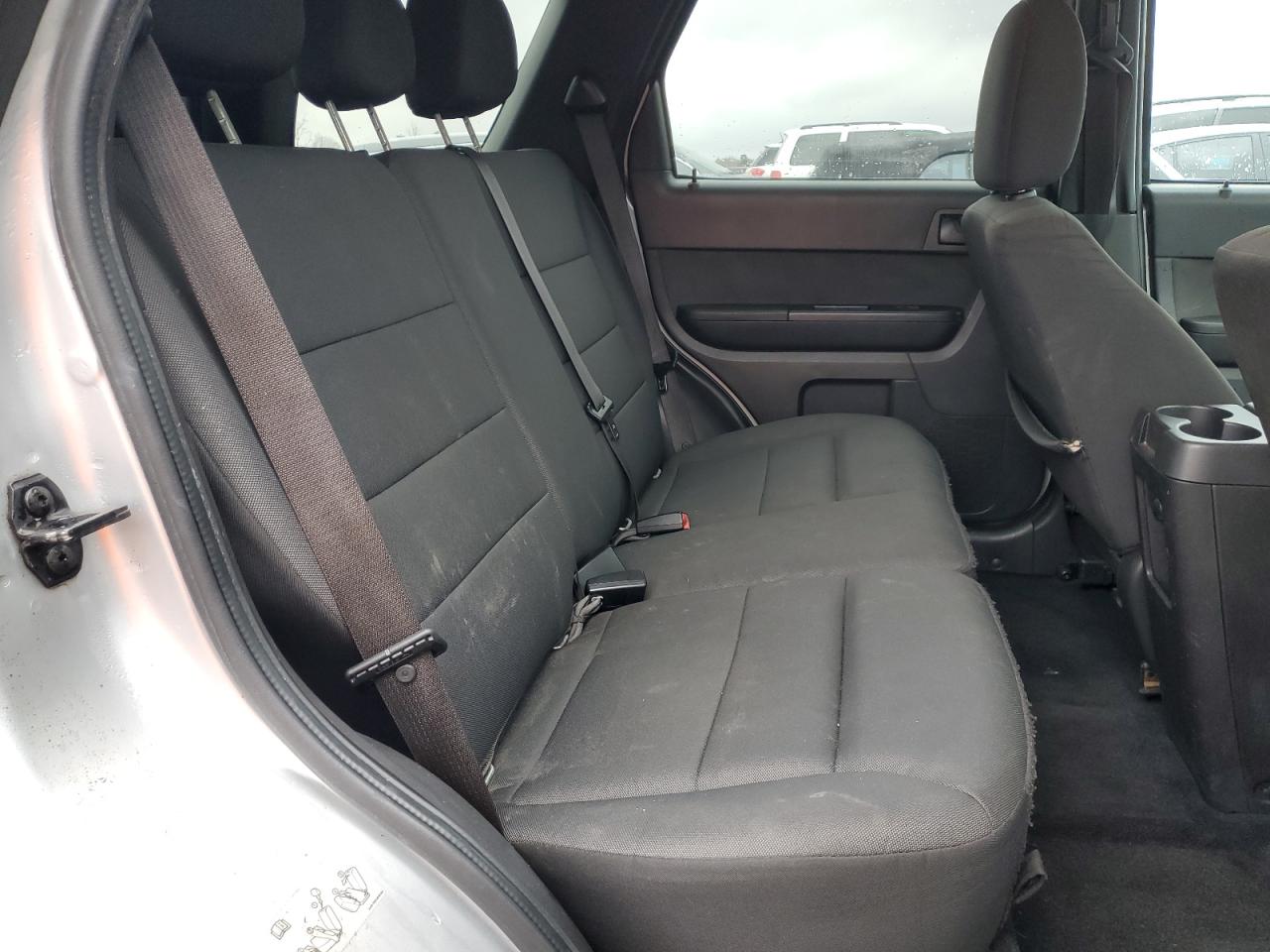 2010 Ford Escape - Image 10