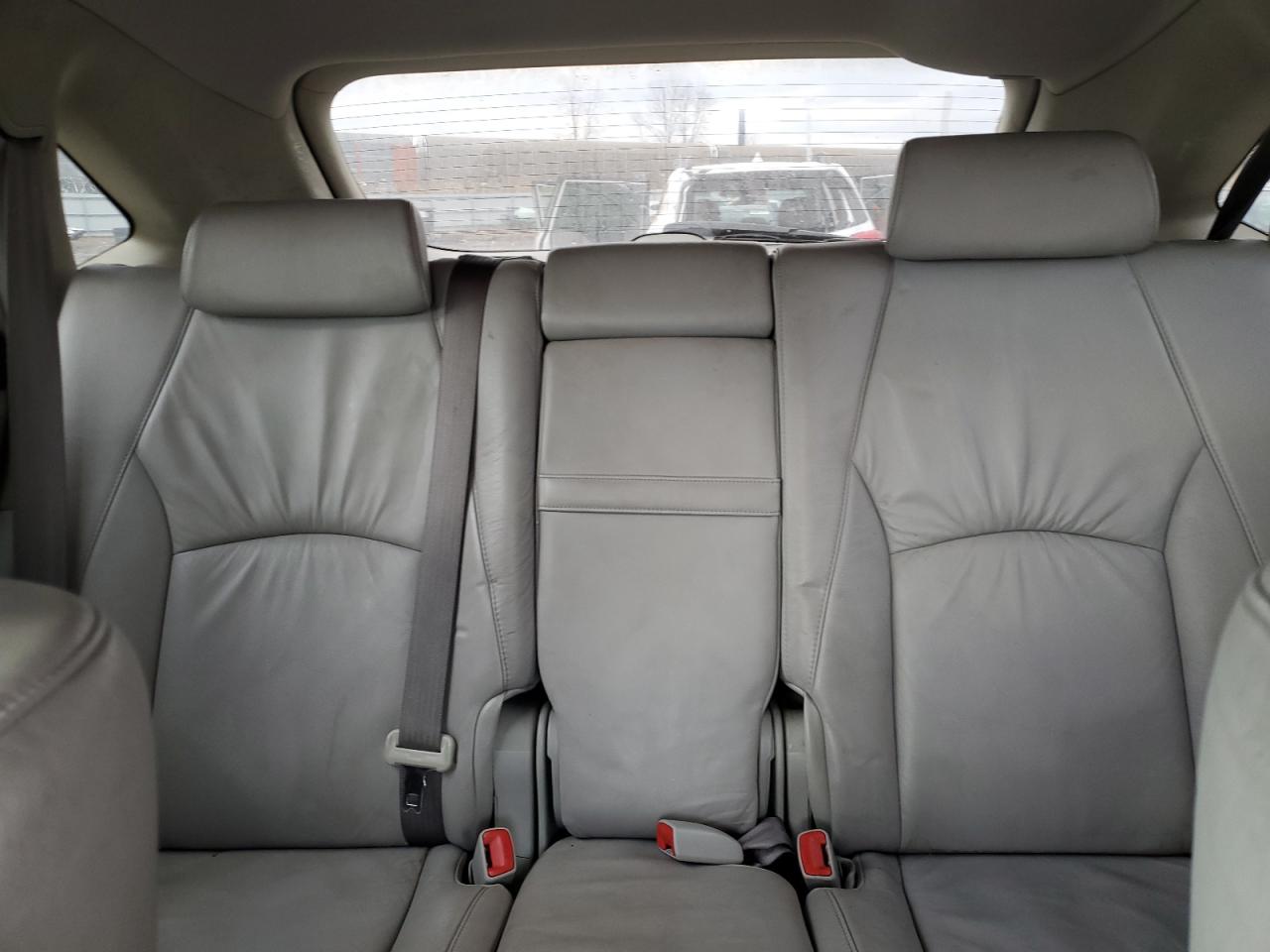 2004 Lexus RX - Image 10