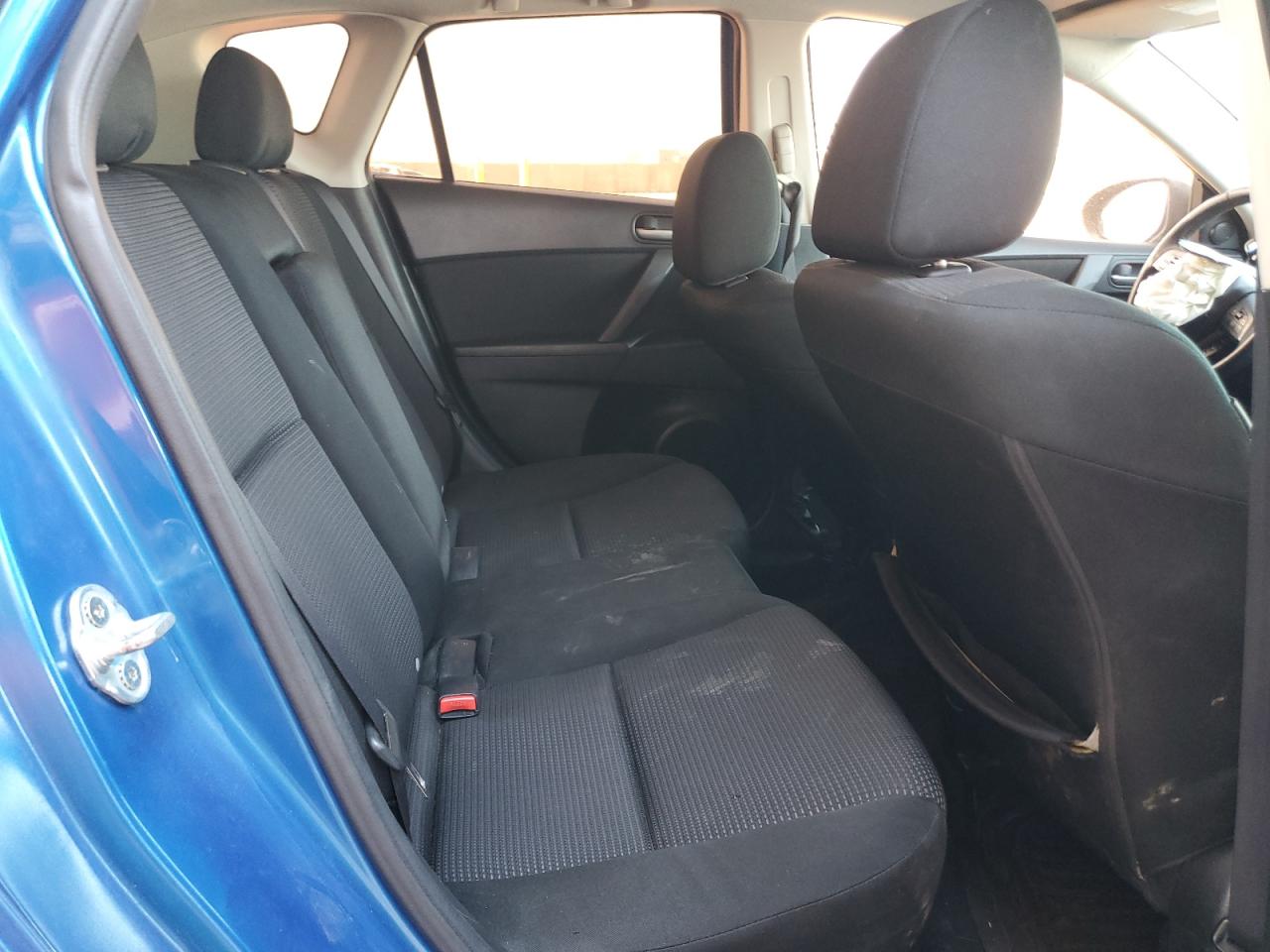2012 Mazda 3 - Image 10
