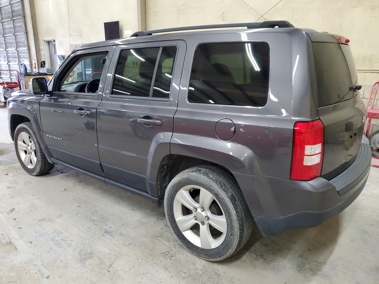 2015 Jeep Liberty (Patriot) - Image 2
