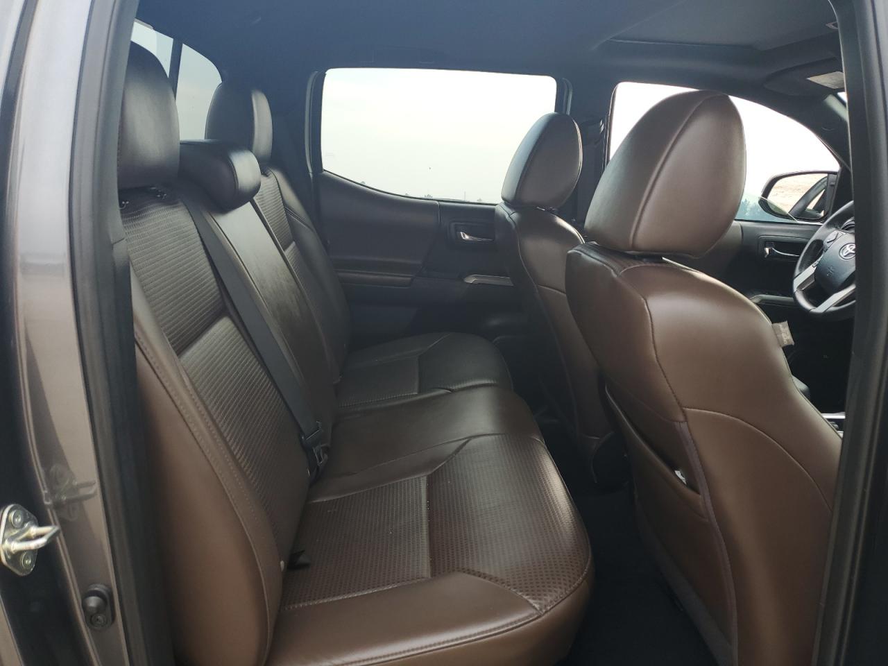 2017 Toyota Tacoma - Image 10