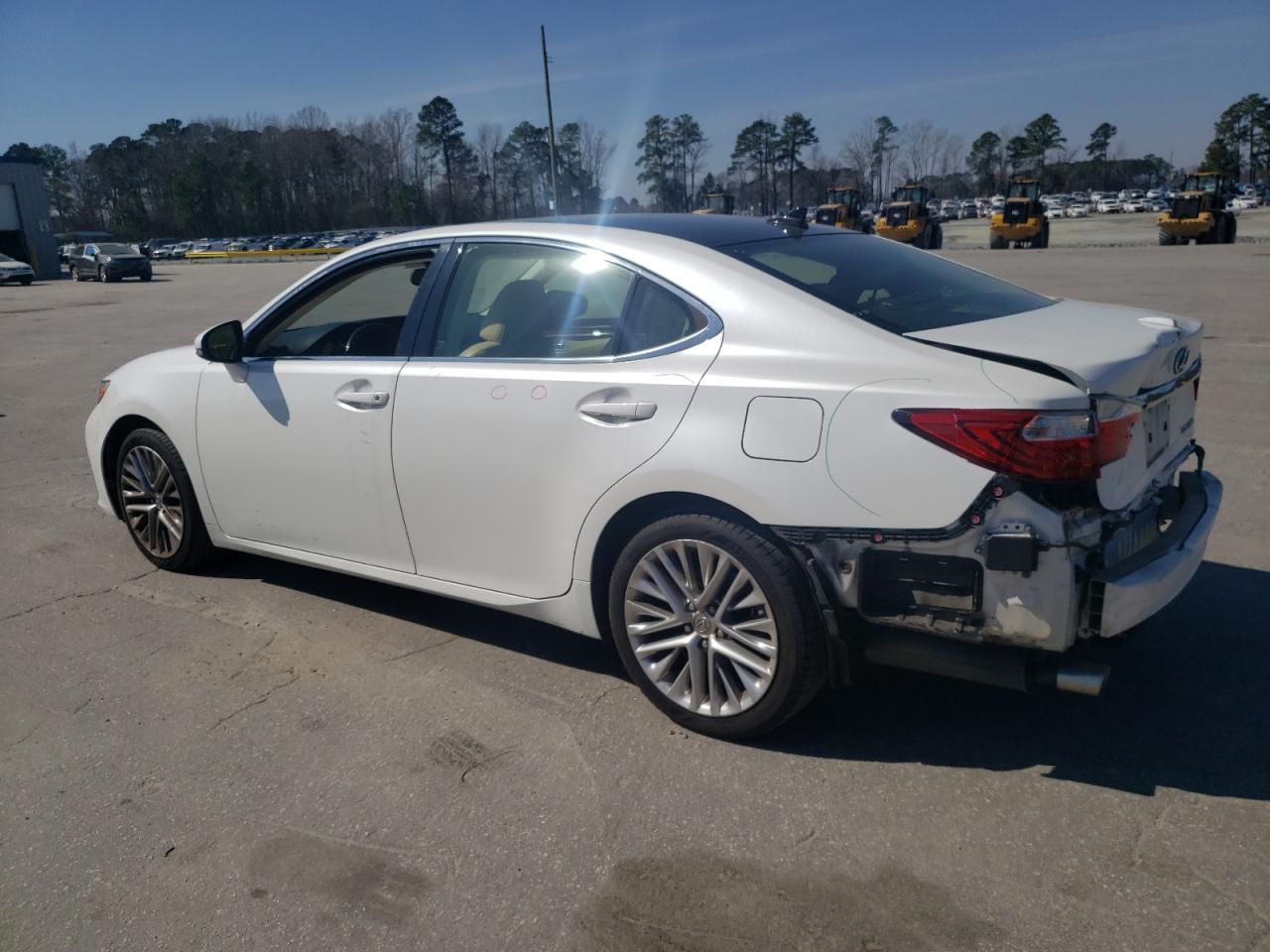 2015 Lexus ES - Image 2