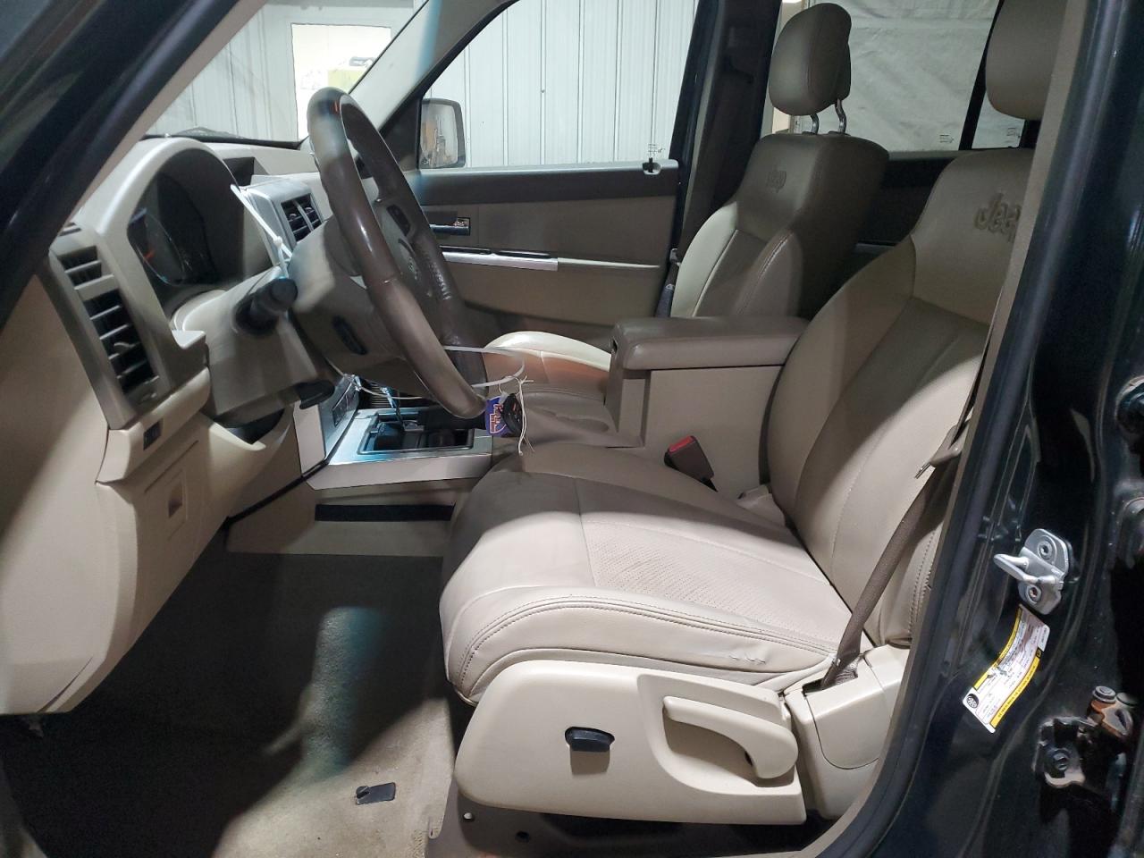 2010 Jeep Liberty (North America) - Image 7