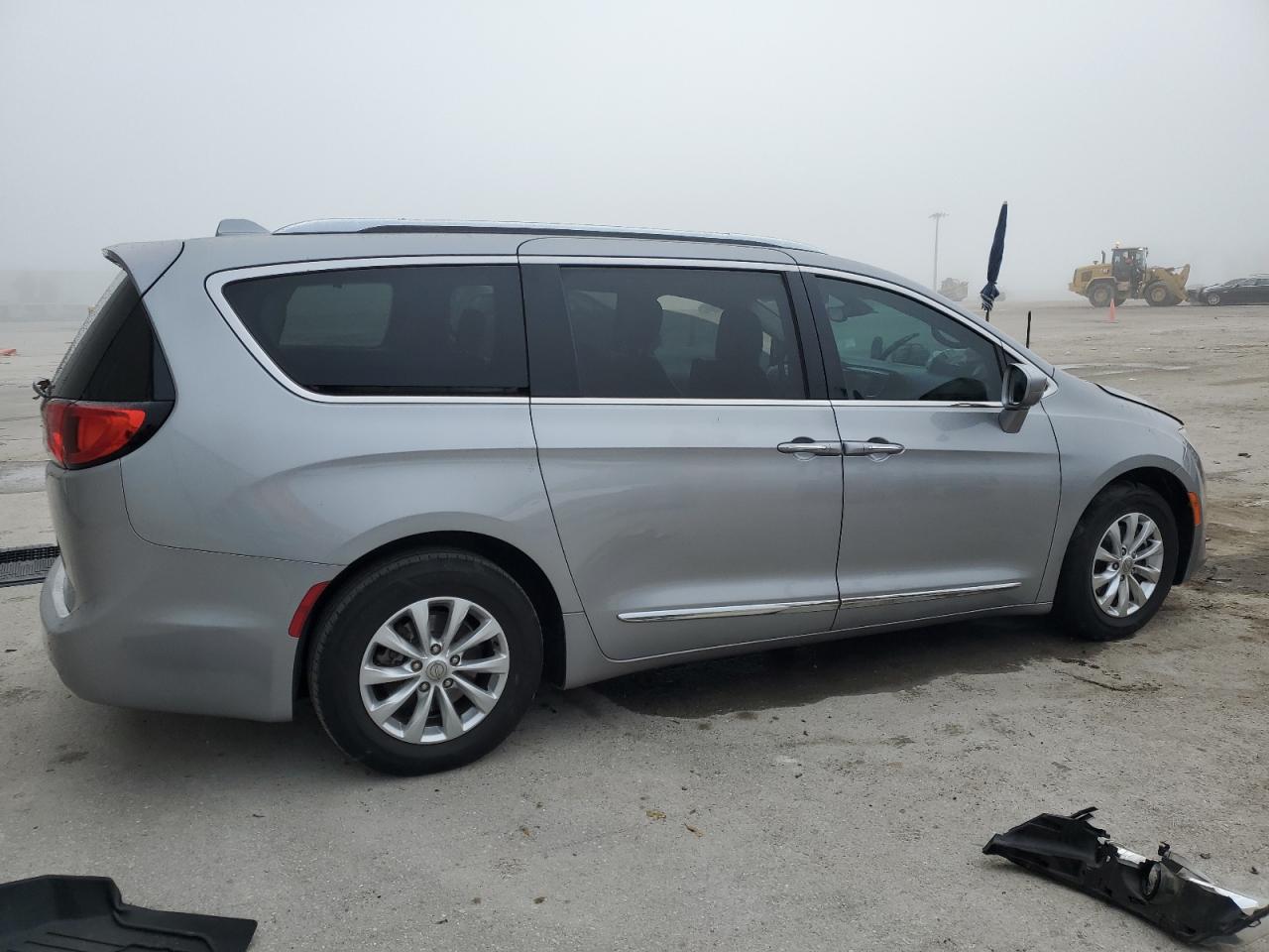 2018 Chrysler Pacifica - Image 3
