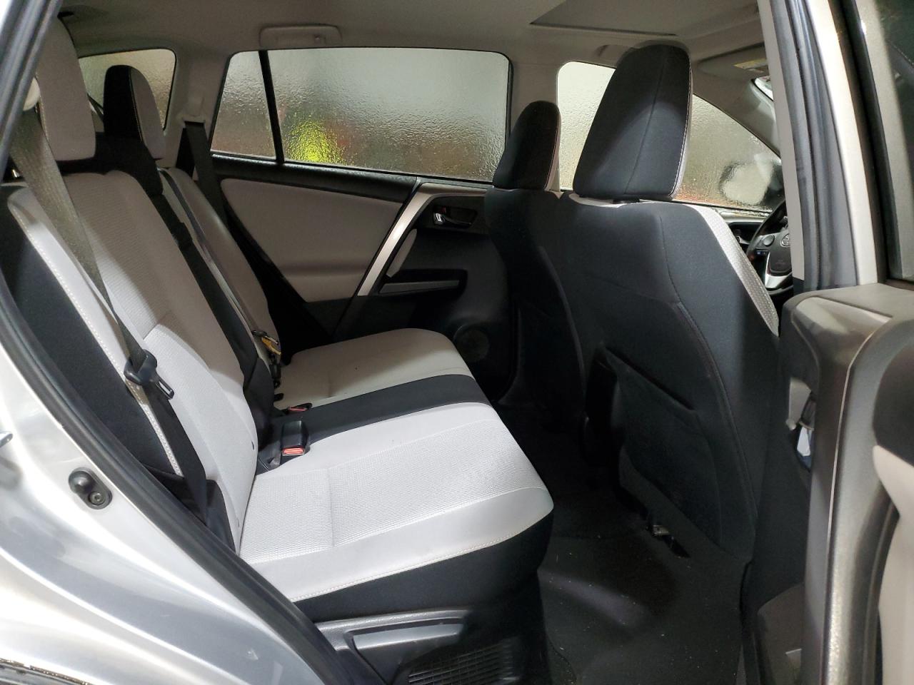 2017 Toyota RAV 4 - Image 11