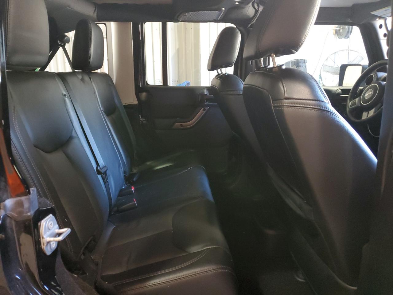 2018 Jeep Wrangler - Image 11
