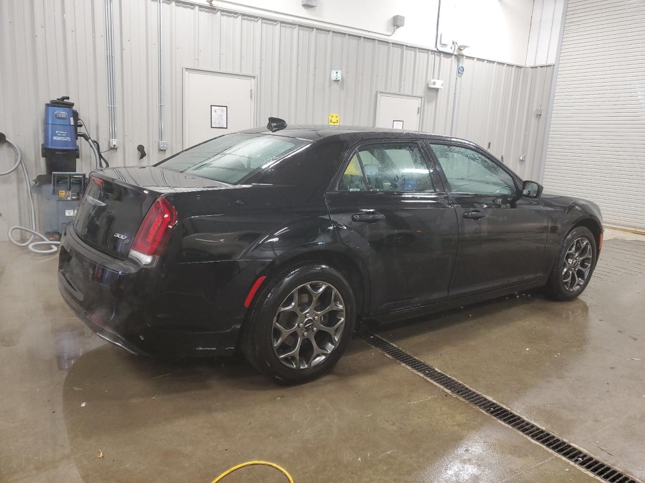 2016 Chrysler 300 - Image 3