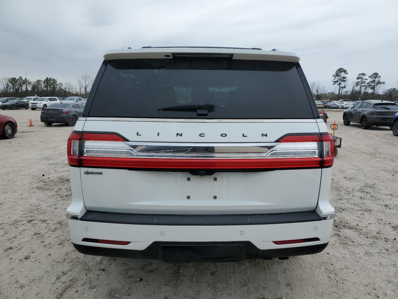 2020 Lincoln Navigator - Image 6