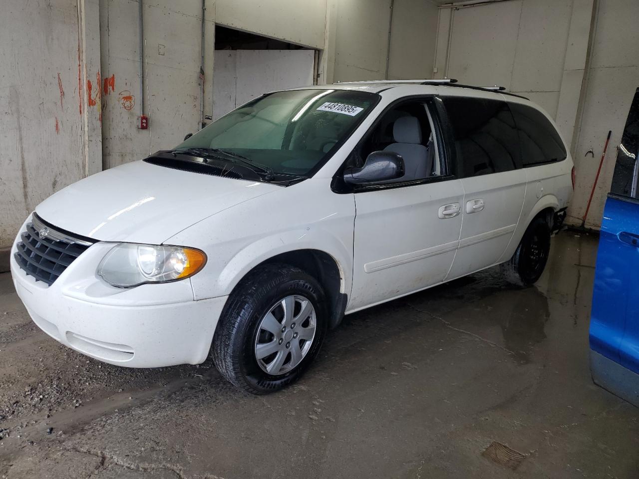 2007 Chrysler Town & Country - Image 1