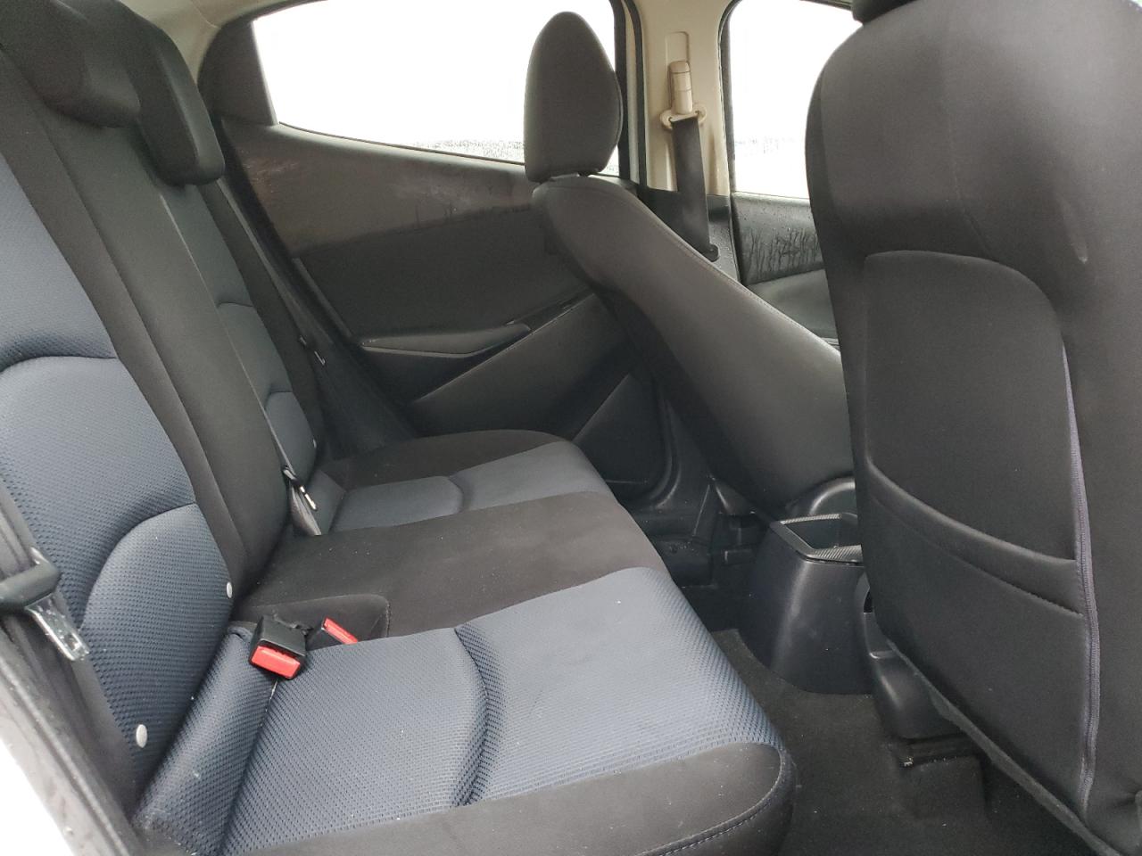 2017 Toyota Yaris - Image 10