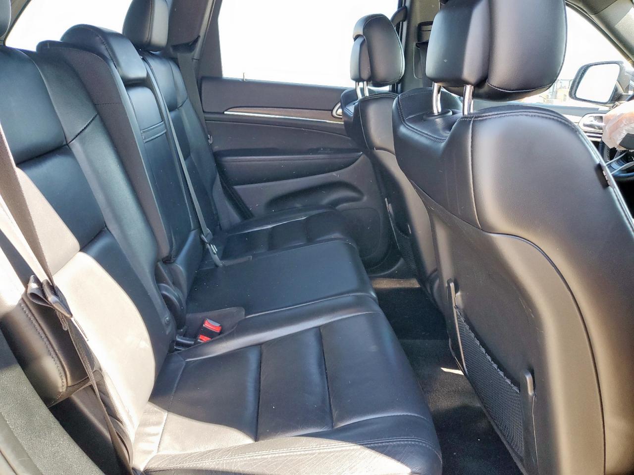 2018 Jeep Grand Cherokee - Image 11