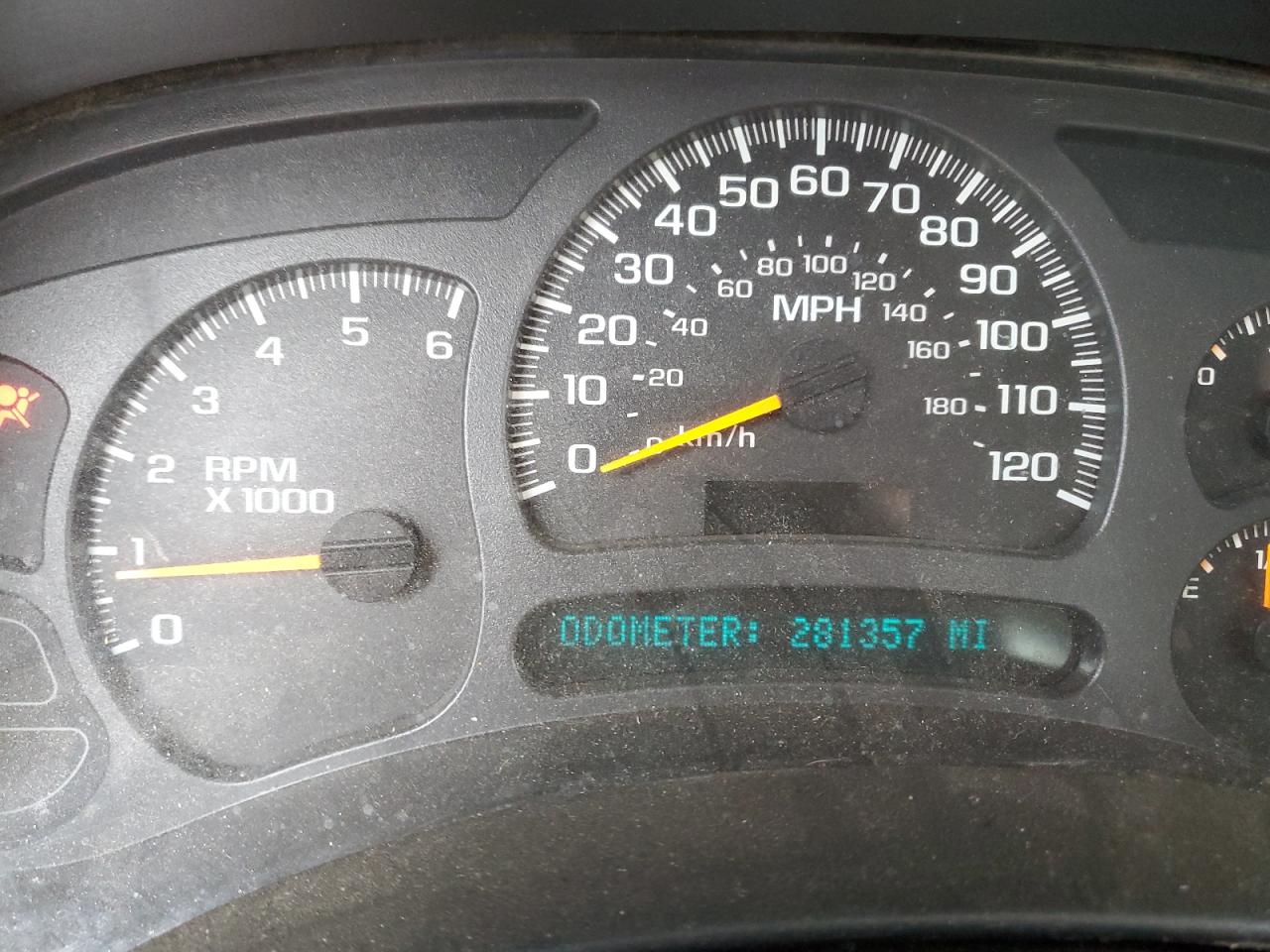 2005 Chevrolet Silverado - Image 9