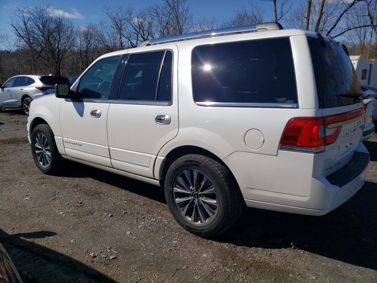 2015 Lincoln Navigator - Image 2
