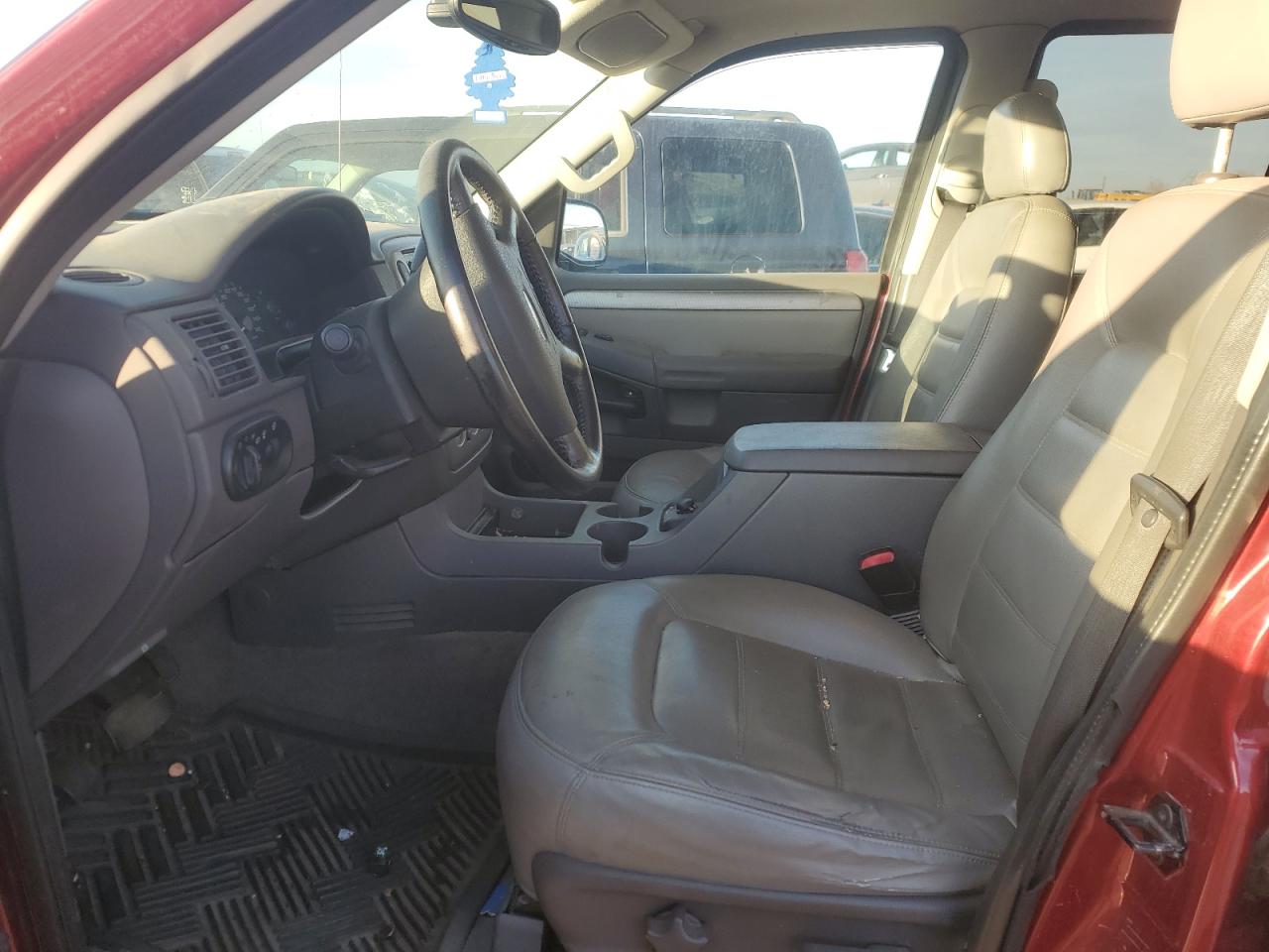 2004 Ford Explorer - Image 7