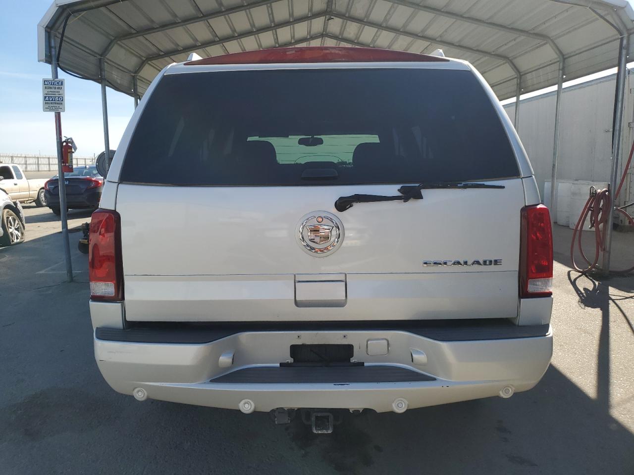 2005 Cadillac Escalade - Image 6