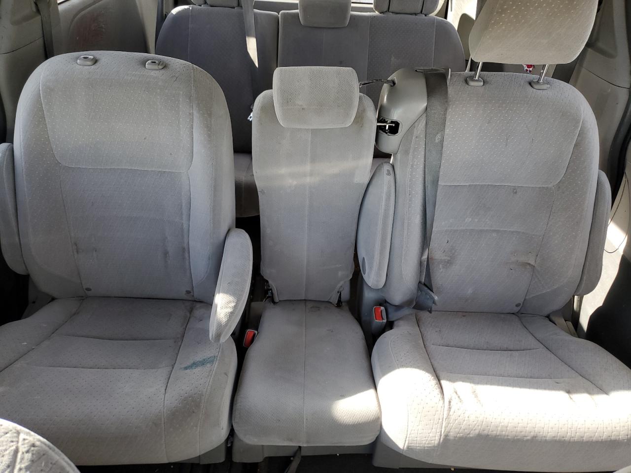 2015 Toyota Sienna - Image 10