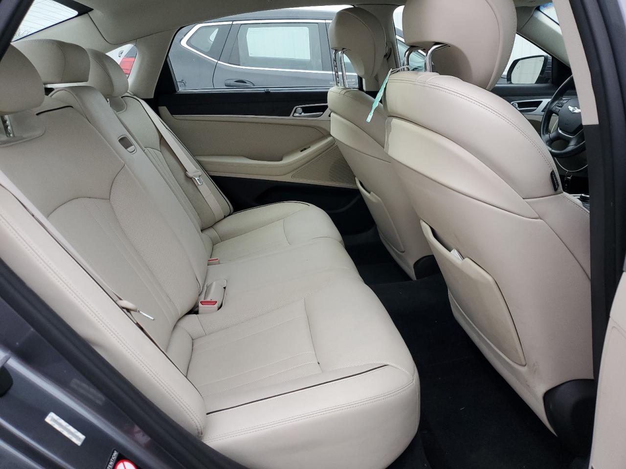 2015 Hyundai Genesis - Image 10