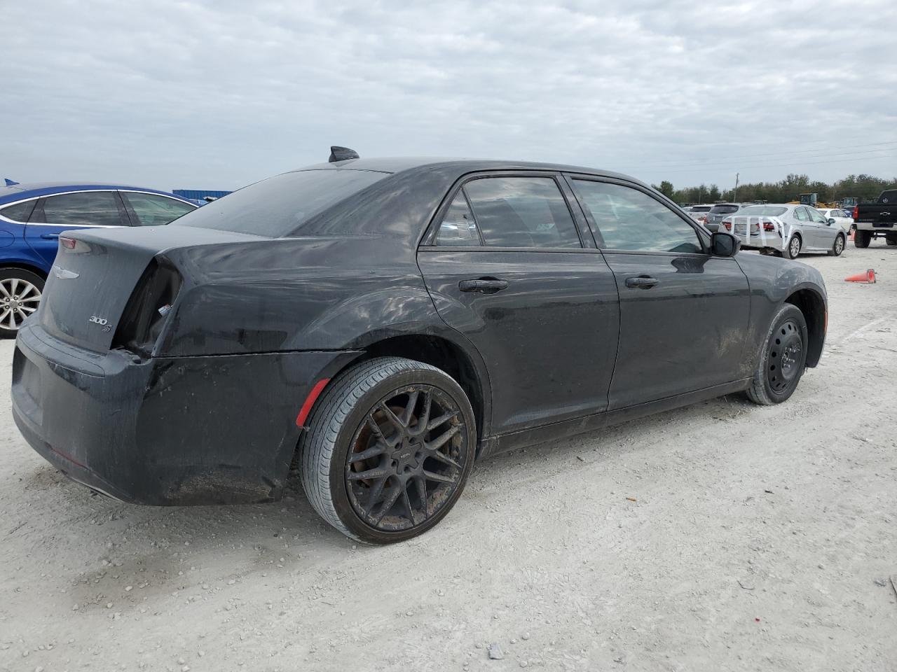 2019 Chrysler 300 - Image 3
