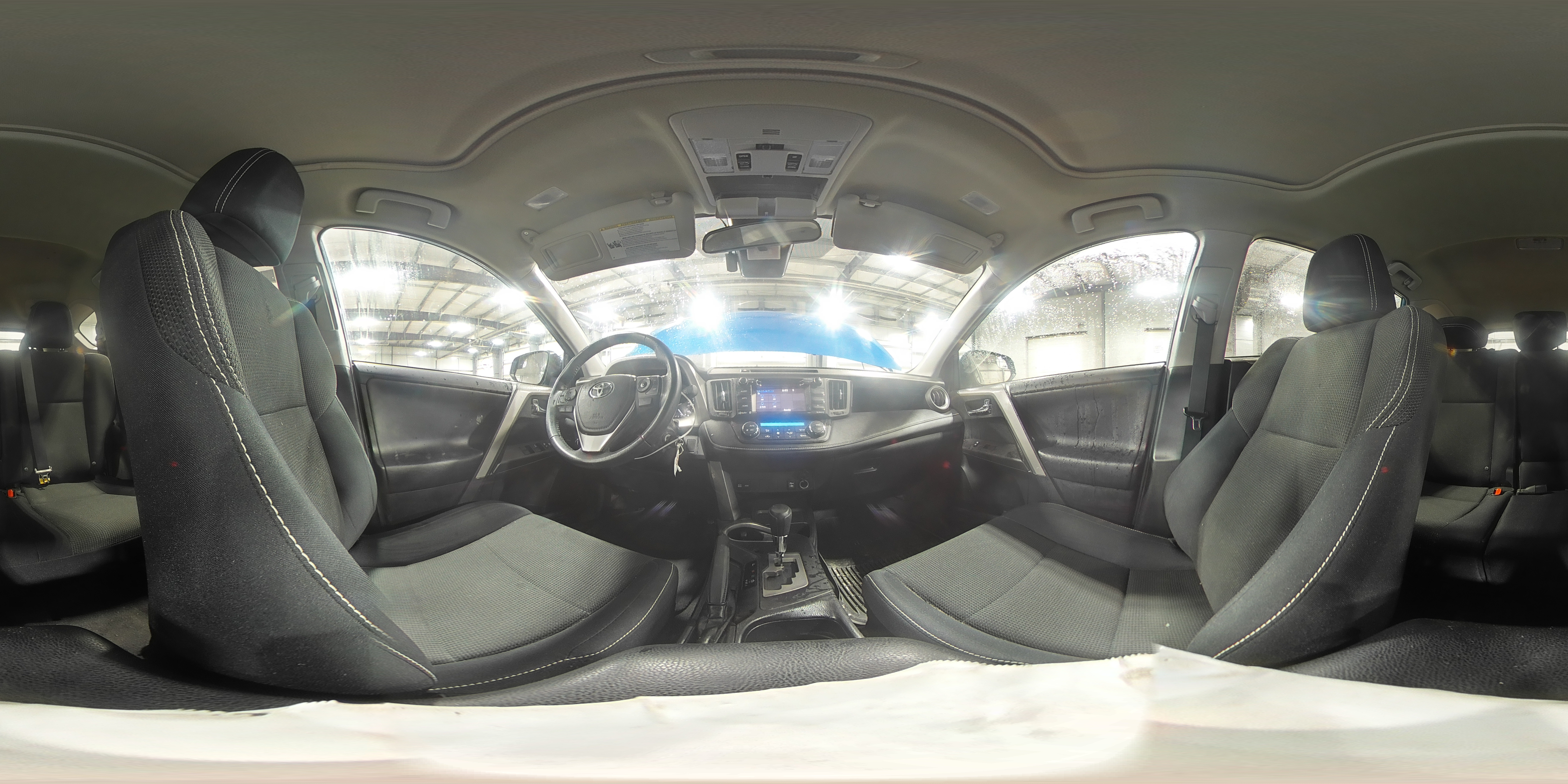 2017 Toyota RAV 4 - Image 16
