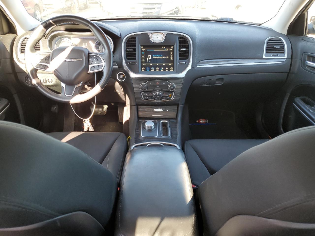 2018 Chrysler 300 - Image 8