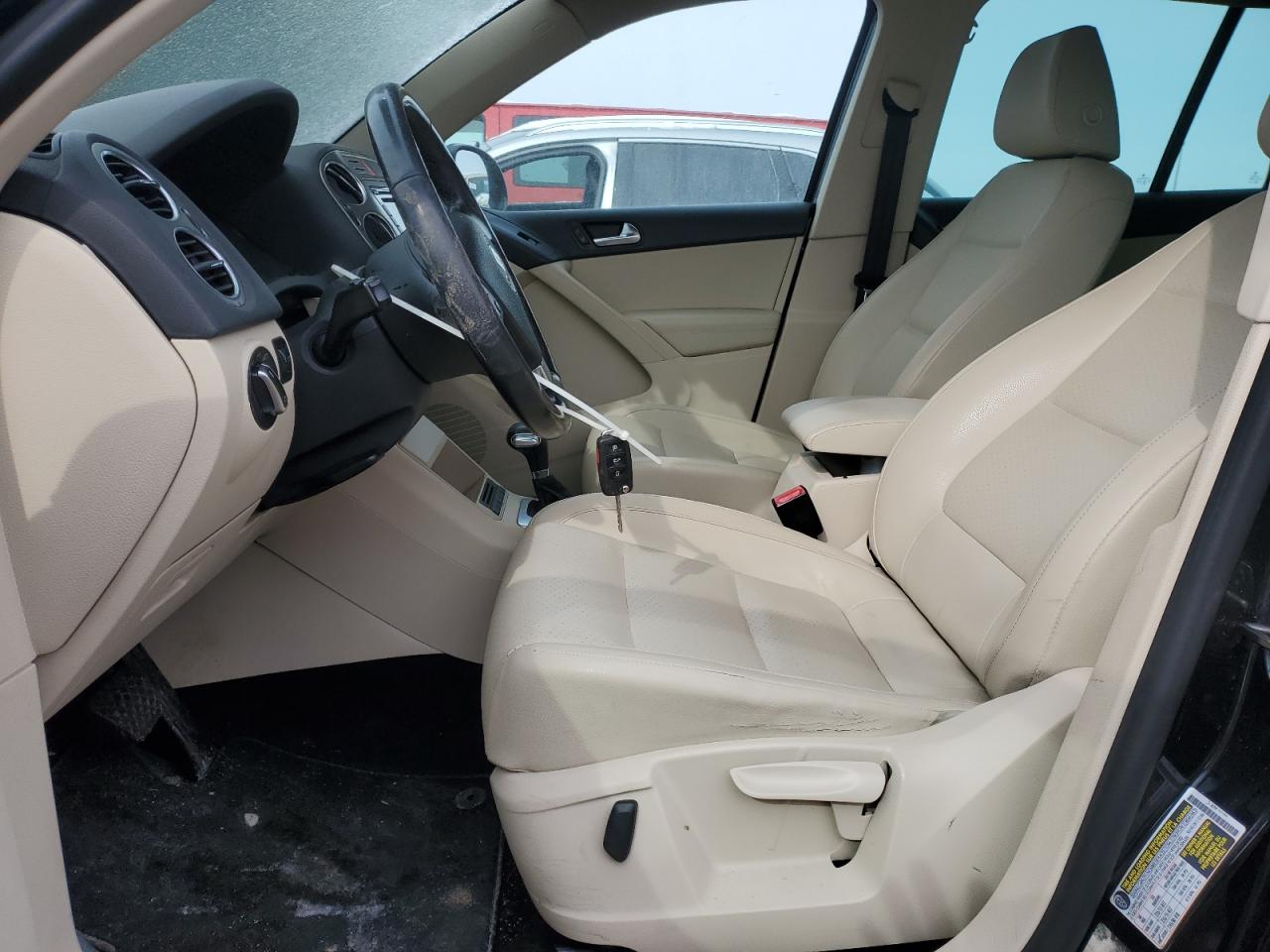 2010 Volkswagen Tiguan - Image 7