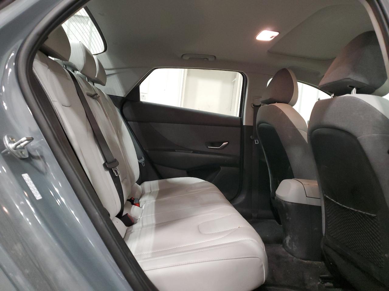 2022 Hyundai Elantra - Image 10