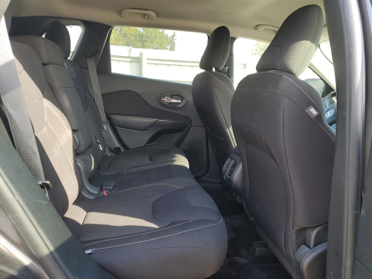2016 Jeep Grand Cherokee - Image 11