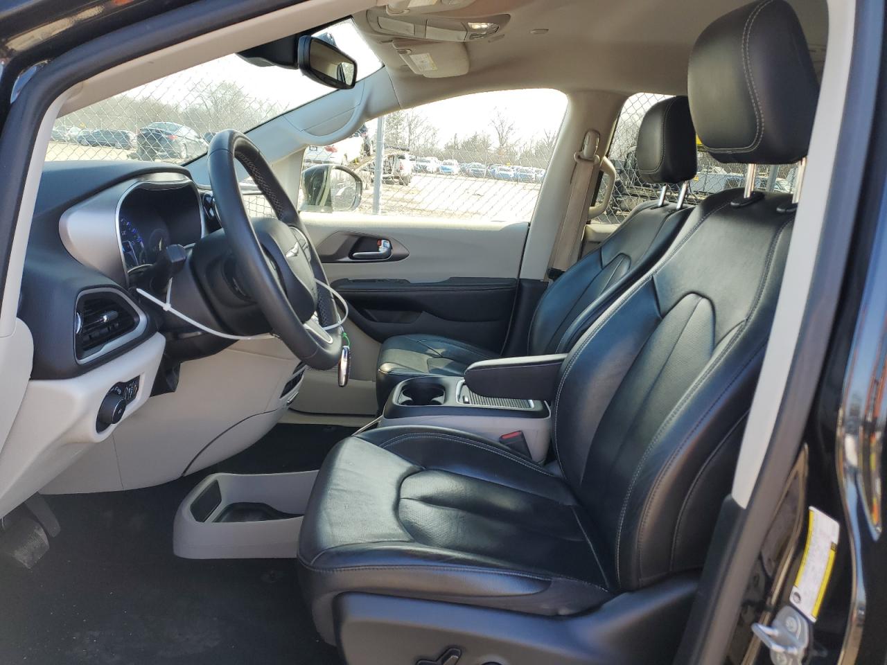 2022 Chrysler Pacifica - Image 7