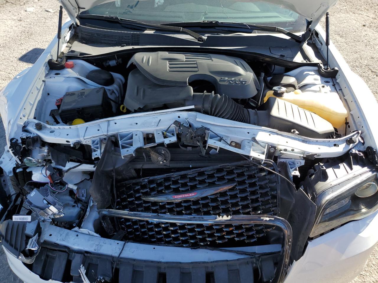 2021 Chrysler 300 - Image 11
